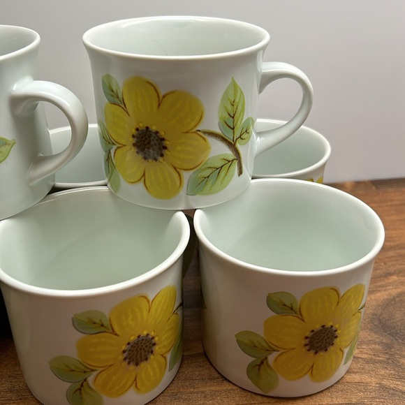 Vintage 1973 Royal Doulton Lambeth Stoneware Summer Days Pattern Set Of 8 Mugs - Picture 3 of 14